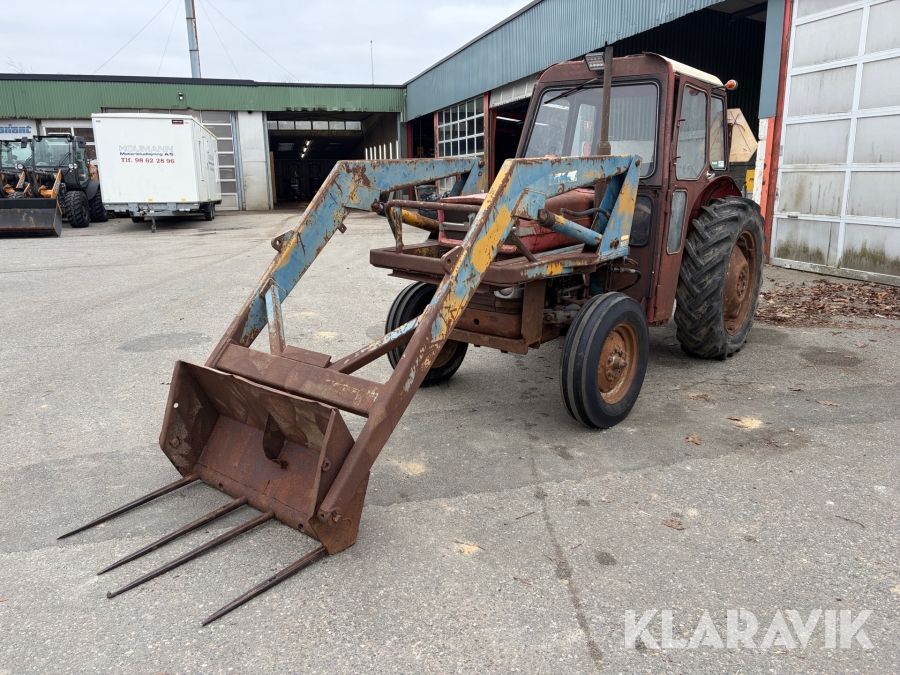 Veteran traktor Massey Ferguson 135