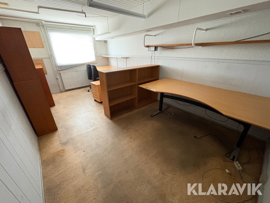 Lot med kontormøbler - 10 enheder