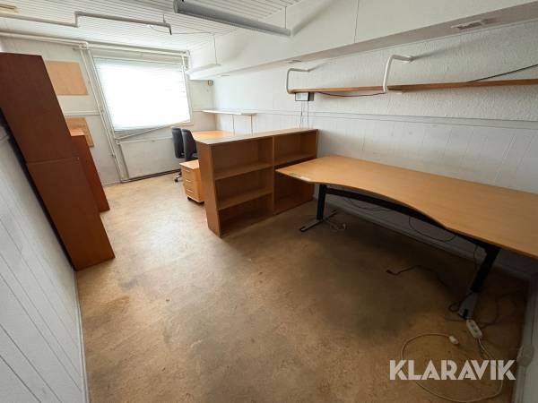 Lot med kontormøbler - 10 enheder