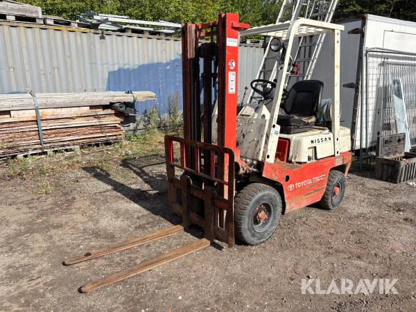 Gas truck Nissan F01