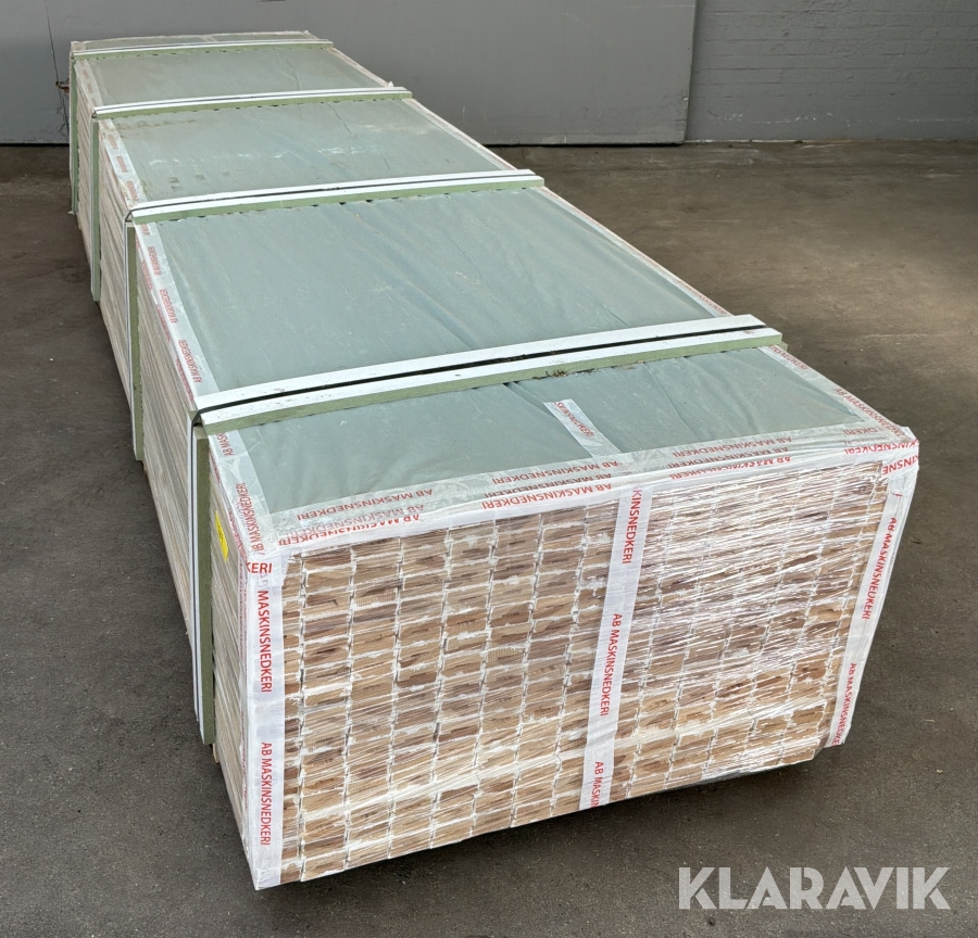  Samlet parti hvide fodpanel450 styk - 21x68x4200 mm