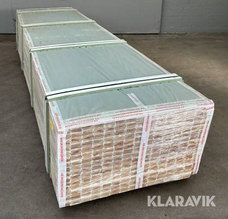  Samlet parti hvide fodpanel450 styk - 21x68x4200 mm