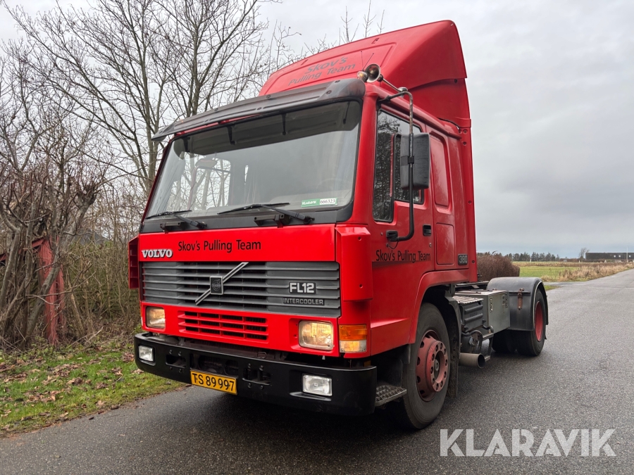 Trækker Volvo FL12 380 med Sovekabine