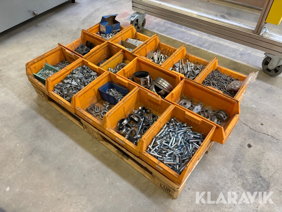 Diverse grej i gule kasser