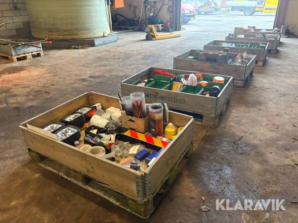 Lot med reservedele - 5 paller