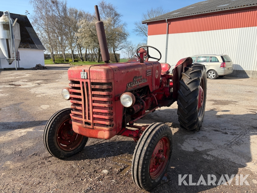 Veterantraktor McCormick International B-250