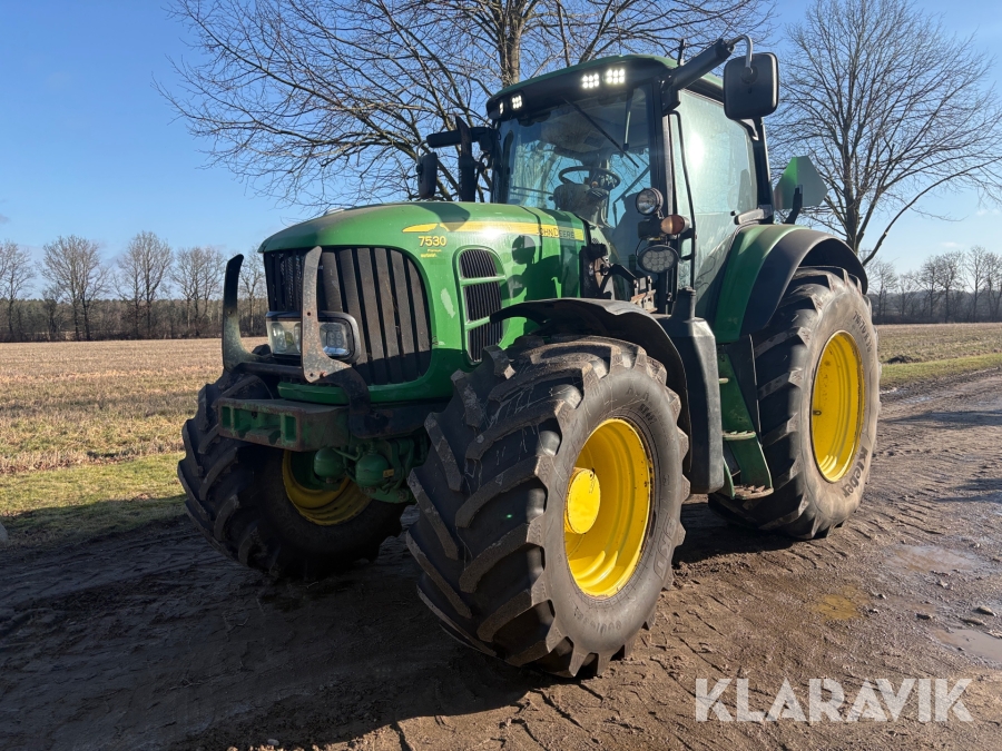 Traktor John Deere 7530