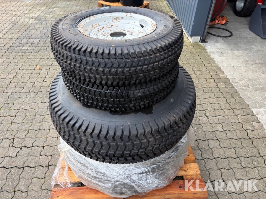 Kompakttraktor dæk 2 x 31x9.5 og 2 x 13-20