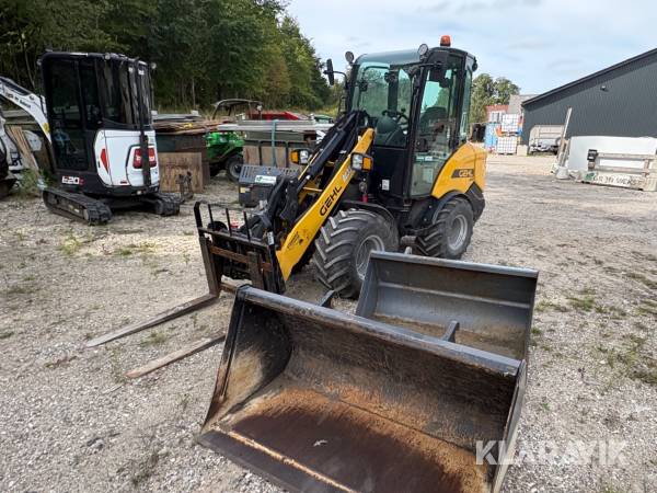 Minilæsser Gehl AL330 med skovle og gafler