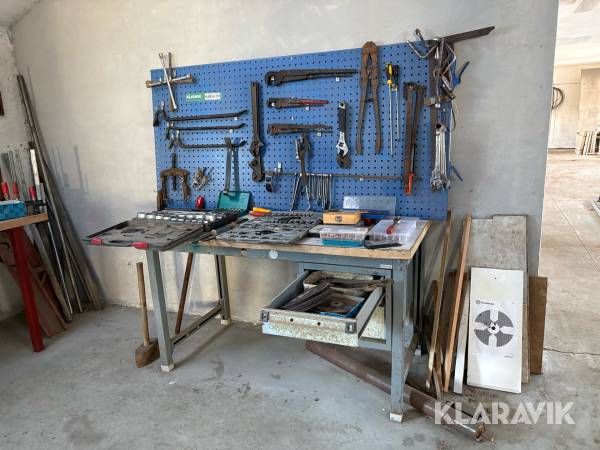 Værkstedsbord & tavle inkl værktøj