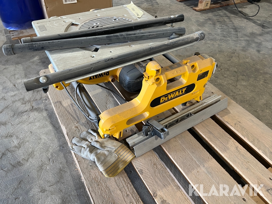 Kapsav og 2 arbejds lamper Dewalt DW743N type 4