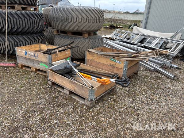 Lot med haveredskaber - 3 paller