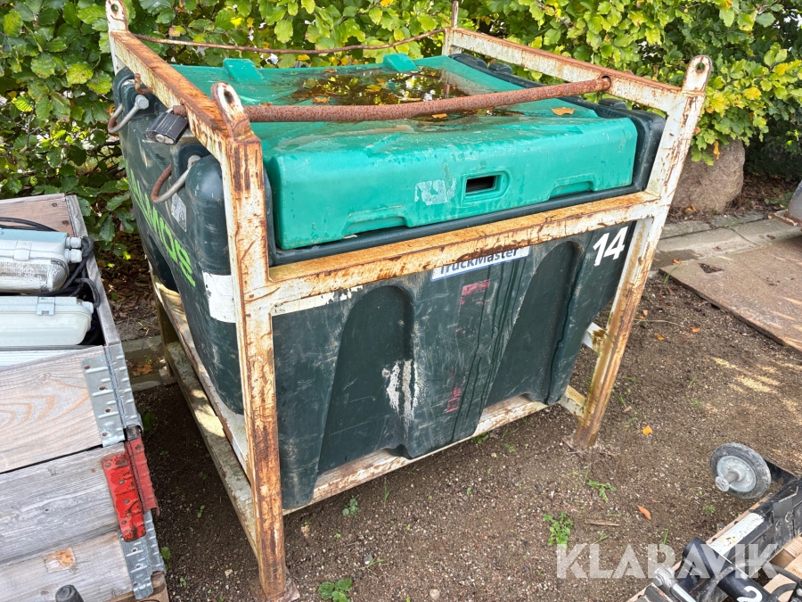 Dieseltank i stativ Titan OTM420 med pistol og pumpe