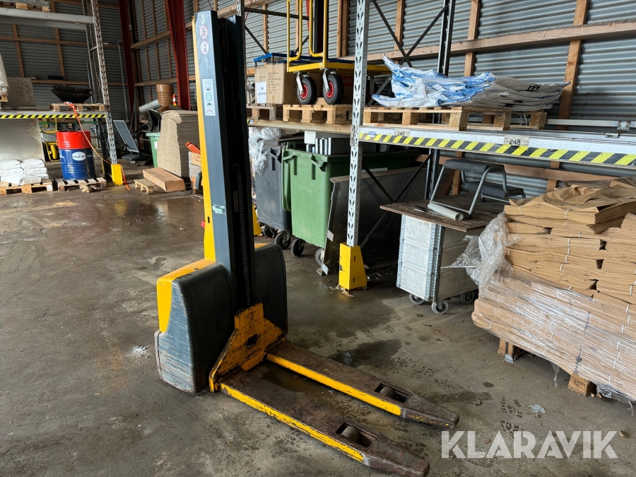 El stabler Jungheinrich EMC 110