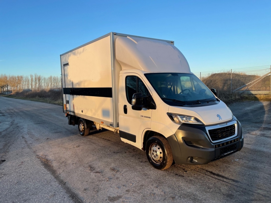 Peugeot boxer van