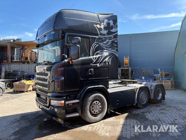 Lastbil trækker Scania R500