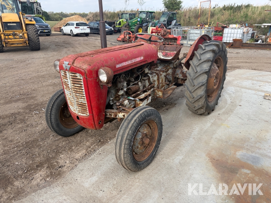 Veteran traktor Massey Ferguson 35