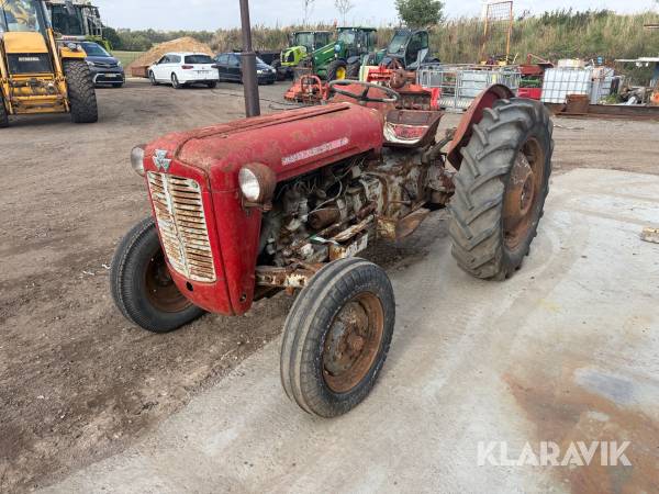 Veteran traktor Massey Ferguson 35