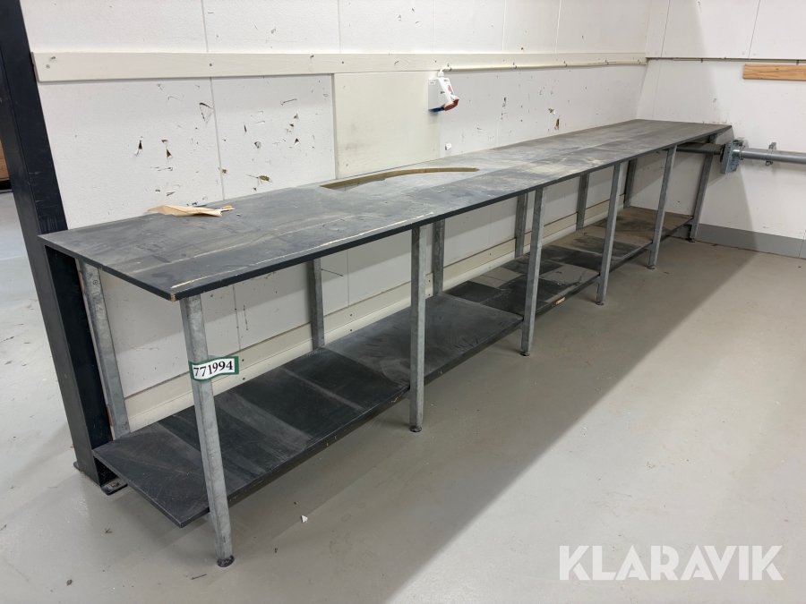 Arbejdsbord med metalramme