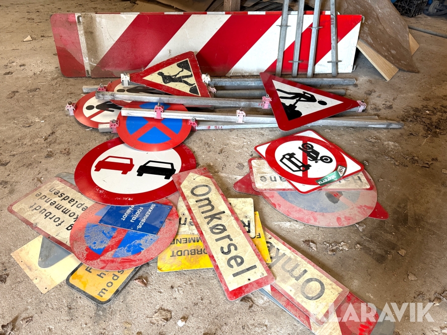 Færdselstavler og afspærringsbrædder, blandet lot