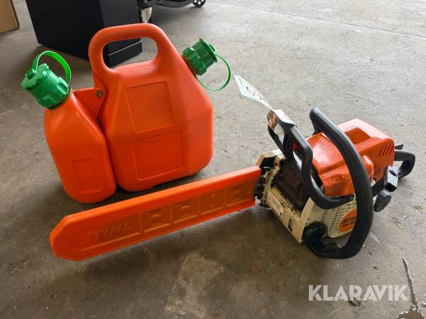 Motorsav Stihl MS 180 C med benzindunk