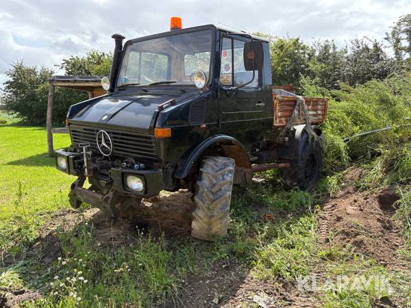 Lastbil Mercedes-Benz Unimog