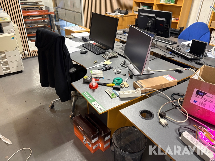 Hævesænke bord og stol