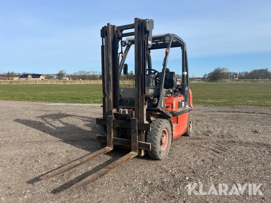 Truck Nissan FD02A200