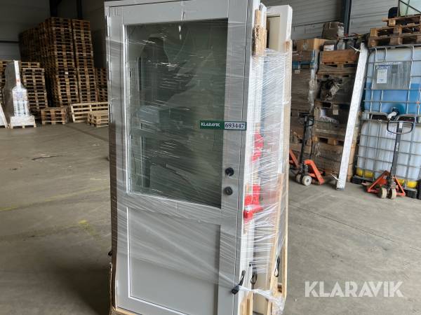 Hoveddøre 3 styk og 2 sidepartier