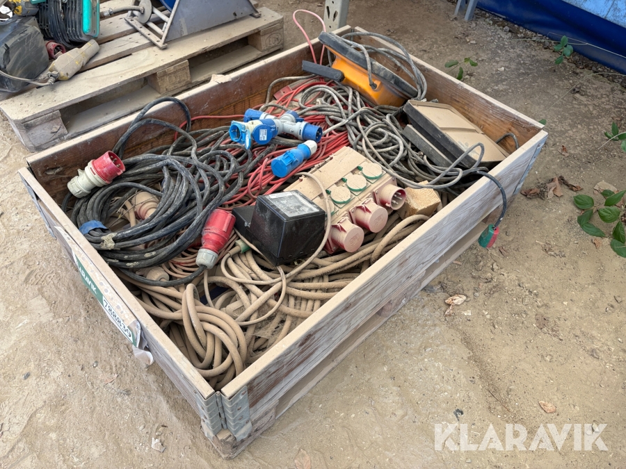 Kabler, lamper og elcentral - 1 palle