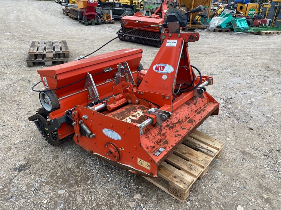 Fræser med såmaskine