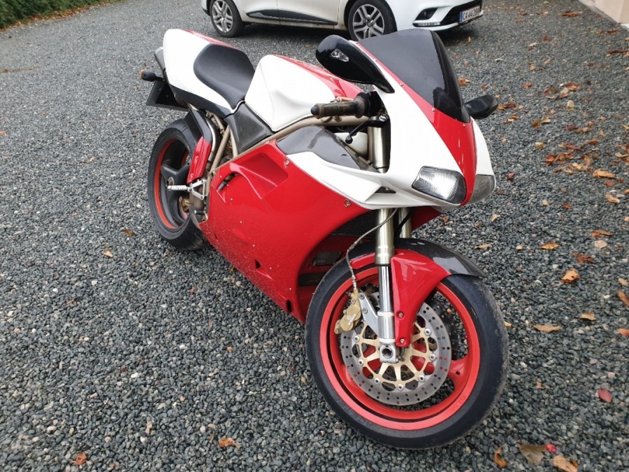 DUCATI 748