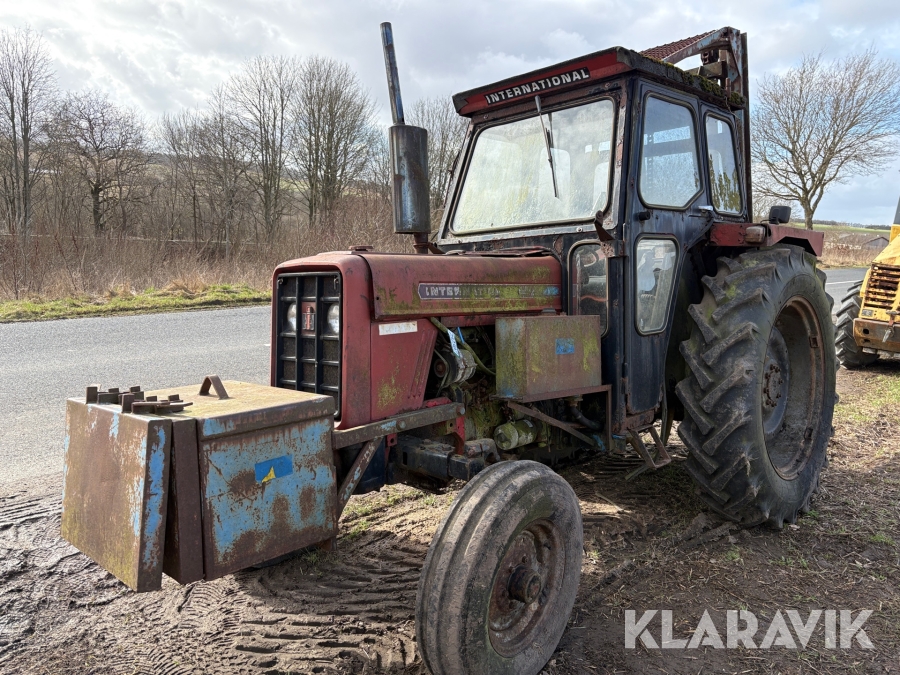 Traktor Ih international 574 med byggelift