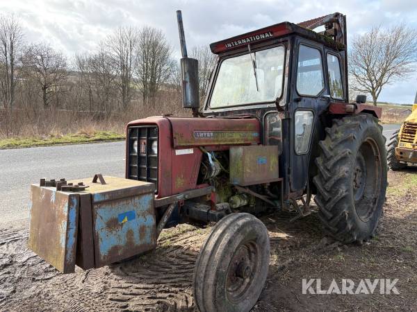 Traktor Ih international 574 med byggelift