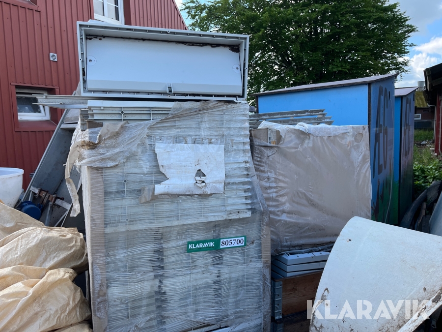 Ventilatorer og rammer  Skiold ca. 48 styk 