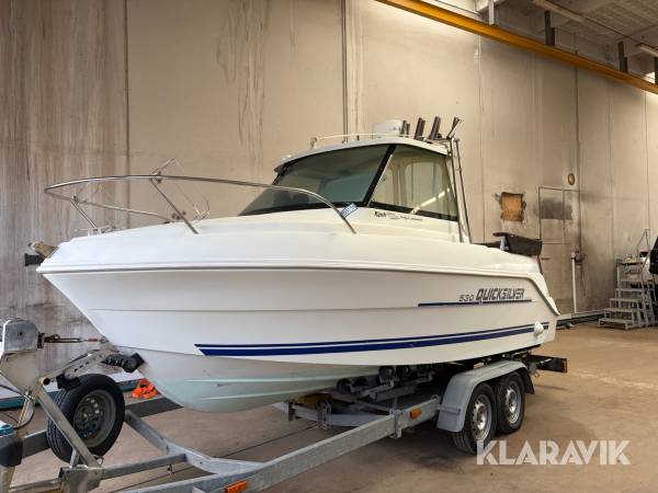 Motorbåd Quicksilver 530 Pilothouse med bådtrailer