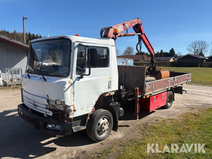 Lastbil Nissan med HMF 460 kran & bagtip