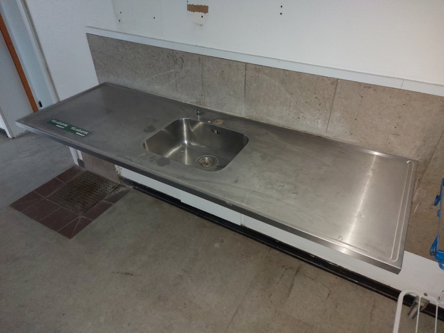 Rustfri stålbord med vask