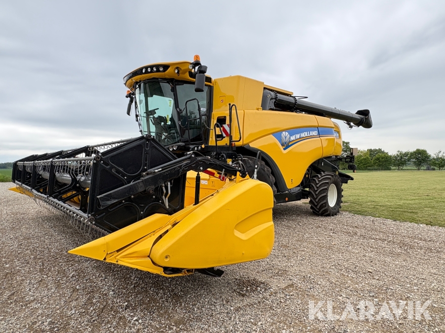 Mejetærsker New Holland CX8.70 med New Holland skærebord