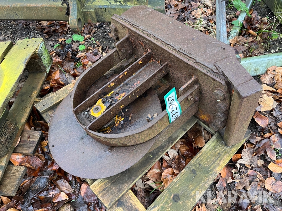 Asfaltskærer Hydrema beslag