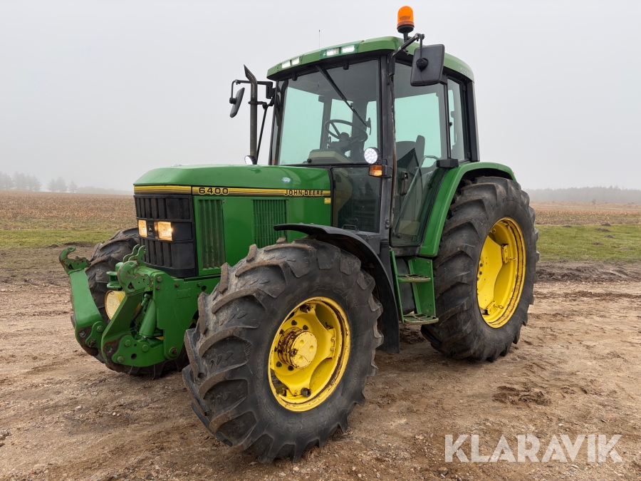 Traktor John Deere 6400