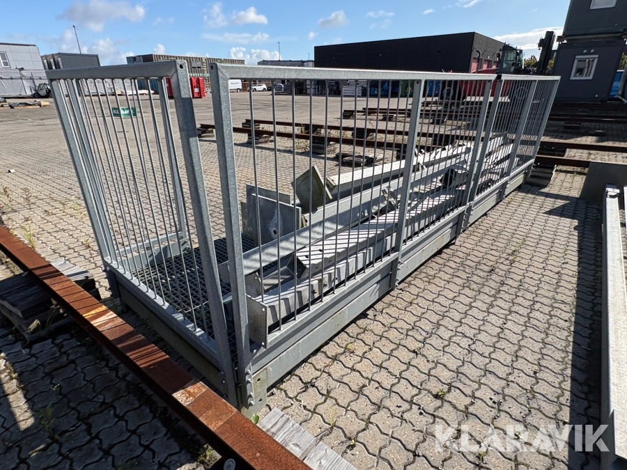 Platform og stolper