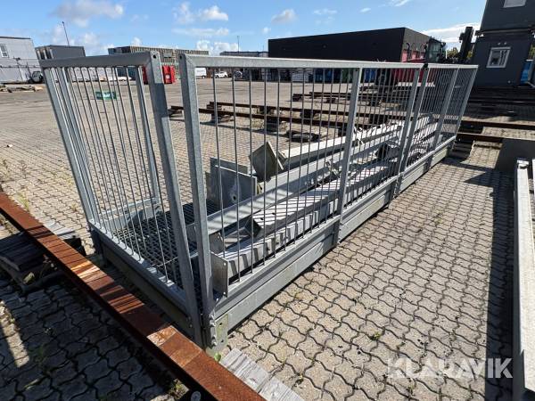 Platform og stolper