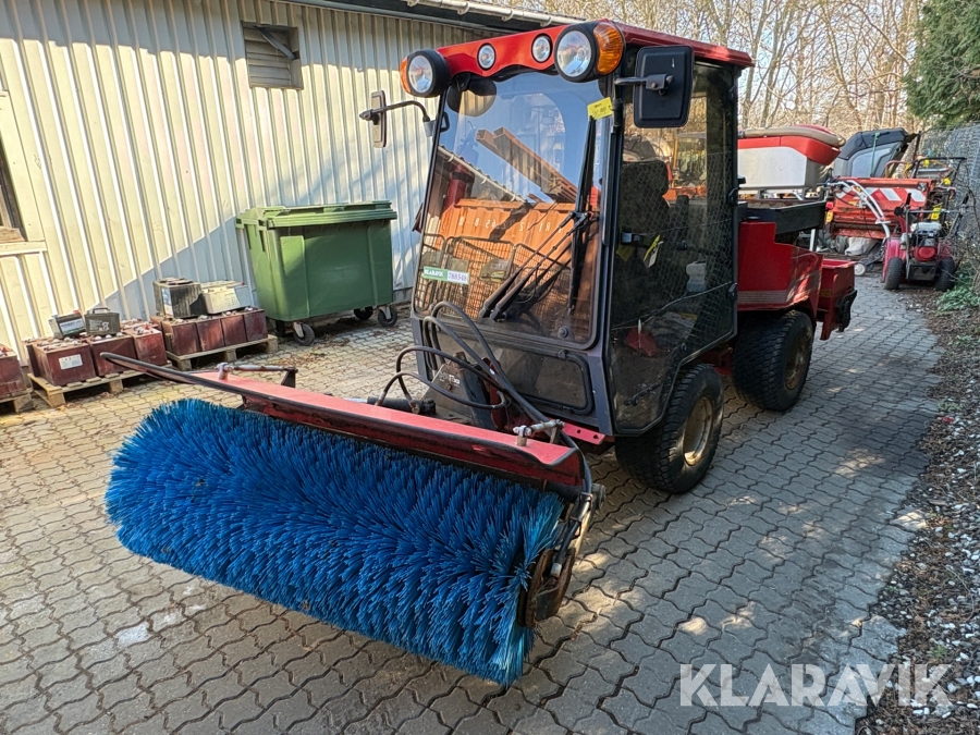 Redskabsbærer Nimos DM-Trac 204 med kost og saltspreder