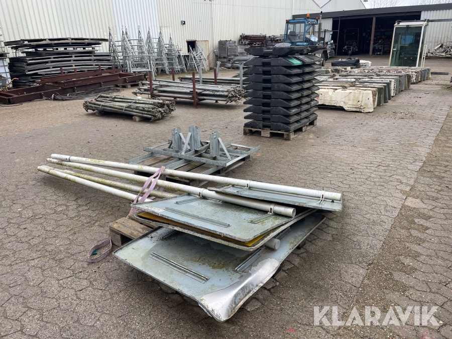 Saferoad fødder og skilte