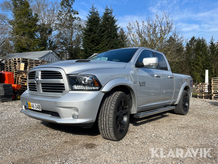 Pickup truck Dodge Ram 1500 Hemi V8