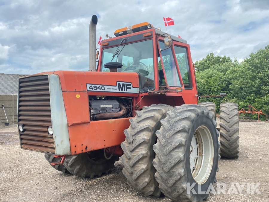 Traktor MF 4840