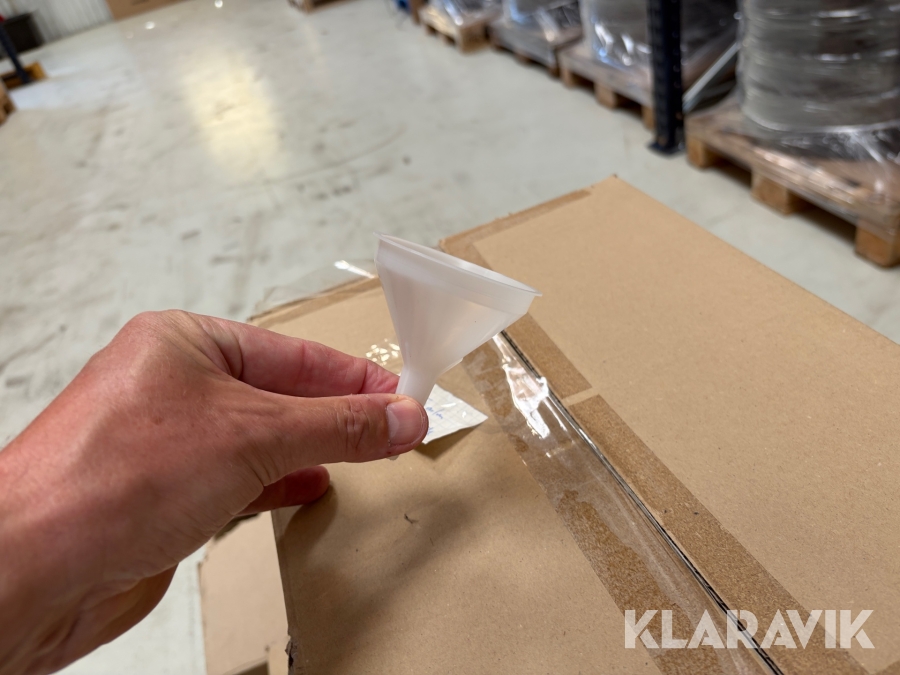 Parti med plastik tragte Ø7.5 / Ø5 cm - 1452 styk