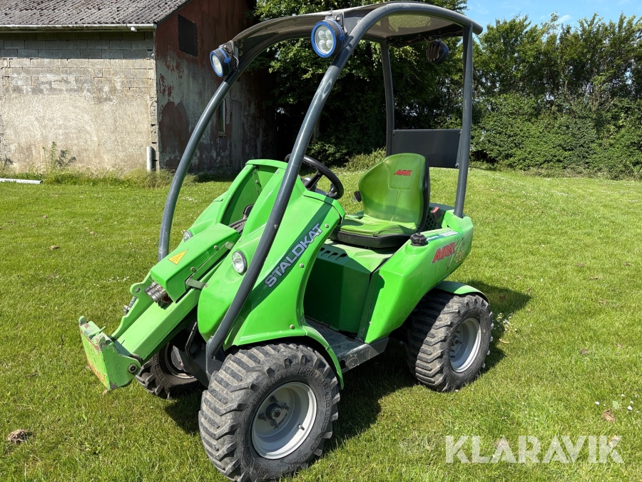 Minilæsser/staldkat Avant 220