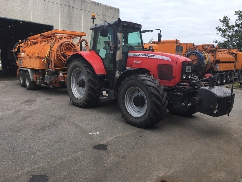 Traktor med slamsuger